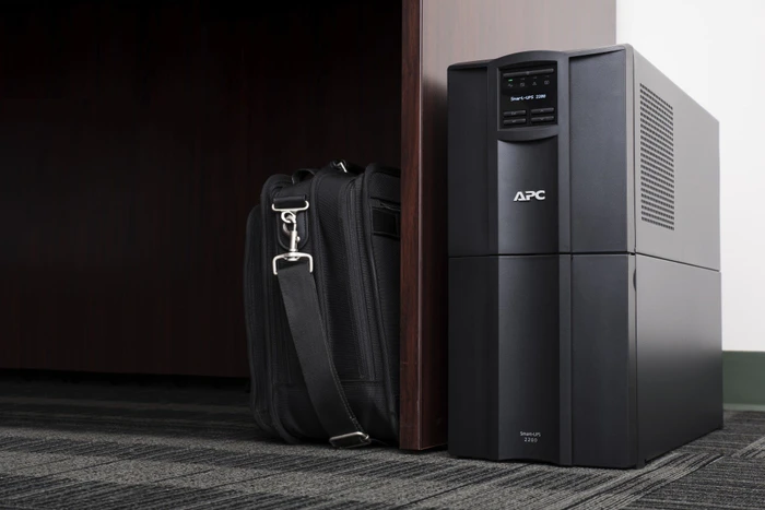 APC Smart-UPS LCD SmartConnect, 2200VA, USB/seriell
