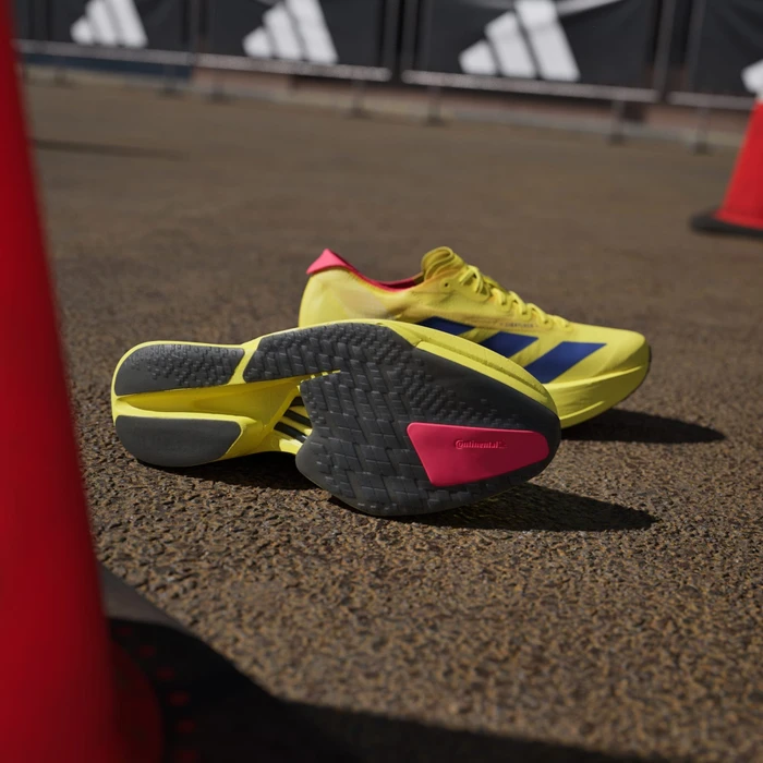 adidas Adizero Adios Pro 4 pure sulfur/lucid blue/lucid red (Herren)