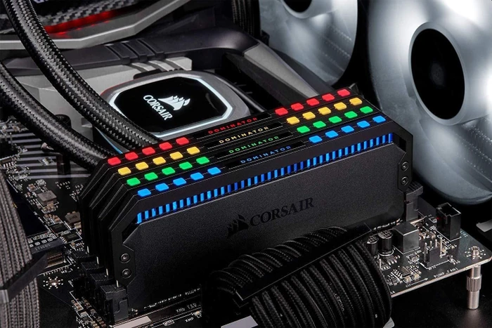 Corsair Dominator Platinum RGB UDIMM 128GB Kit, DDR4-3800, CL19-19-19-39