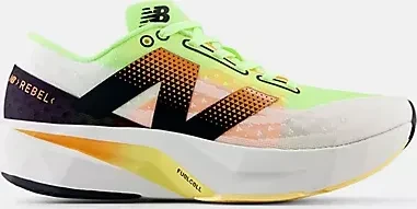 New Balance FuelCell Rebel v4 white/bleached lime glo/hot mango (Herren)