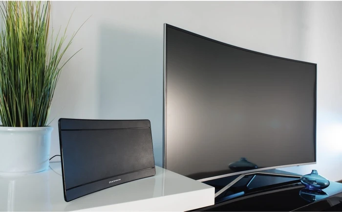 Hama DVB-T/DVB-T2-Zimmerantenne, Performance 45, flach, aktiv, schwarz