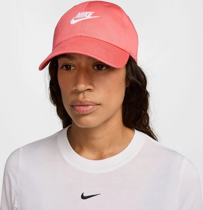 Nike Club unstrukturierte Futura Wash Kappe magic ember/white