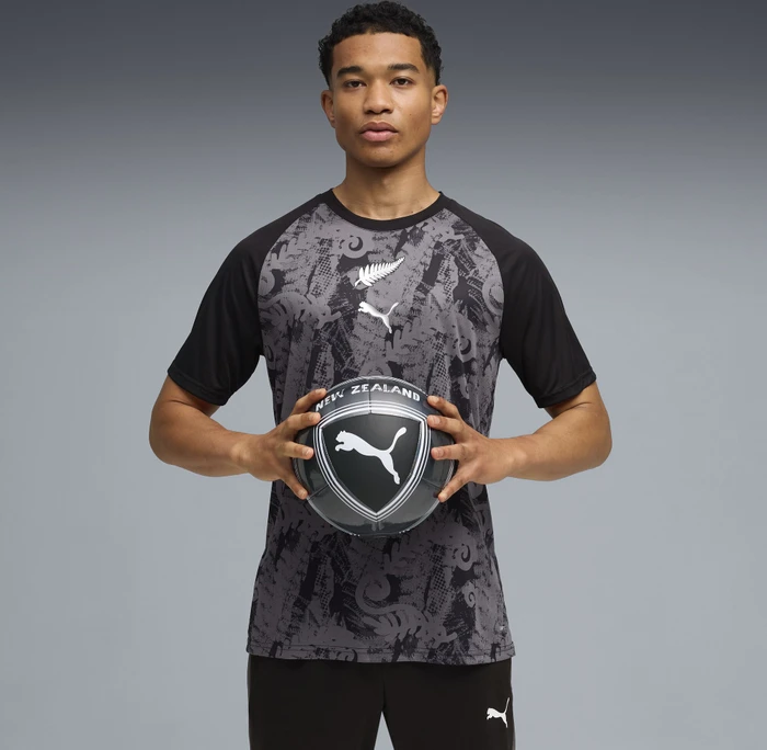 Puma FIFA WM 2026 Neuseeland Aufwärmtrikot kurzarm puma black/puma silver (Herren)