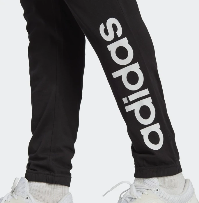 adidas Essentials Single Jersey Tapered Elasticized Cuff Logo Trainingshose lang schwarz (Herren)