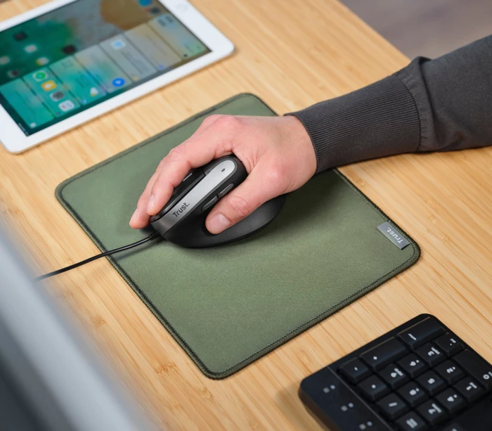 Trust Yuno Ergonomic Mouse schwarz, USB