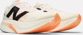 New Balance FuelCell SuperComp Elite v4 white/angora/hot mango (Herren)