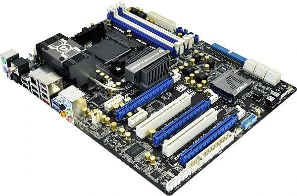 ASRock 990FX Extreme4 (AMD AM3+)