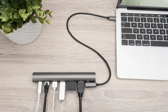 Digitus Variabler Notebookständer mit 7-Port Pop-Out USB-C Docking Station, USB-C 3.0 [Buchse]