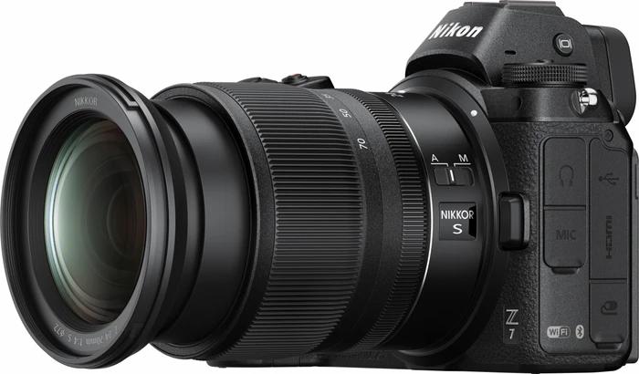 Nikon Z 7 mit Objektiv Z 24-70mm 4.0 S mit Bajonettadapter FTZ und Speicherkarte
