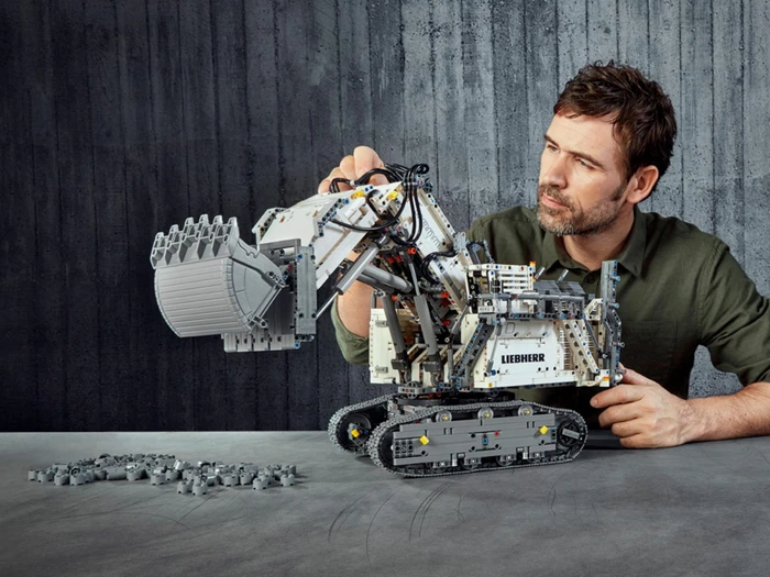 LEGO Technic - Liebherr Bagger R 9800