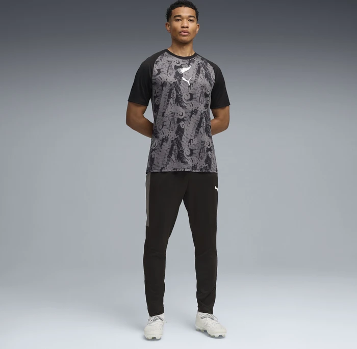 Puma FIFA WM 2026 Neuseeland Aufwärmtrikot kurzarm puma black/puma silver (Herren)