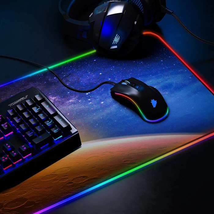Titanwolf Stars & Mars RGB XXL Gaming-Mauspad, 800x300mm, schwarz/blau/gelb