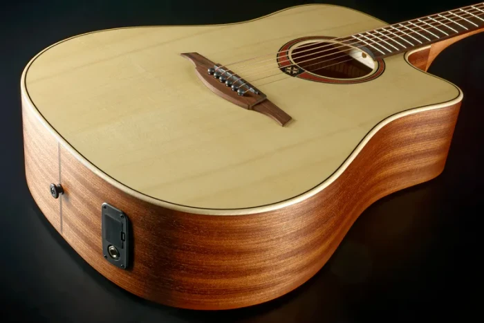 LAG Tramontane 70 Dreadnought Cutaway electroacoustic Natural