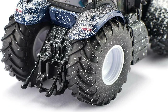 SIKU Farmer New Holland T8.390 Weihnachtstraktor