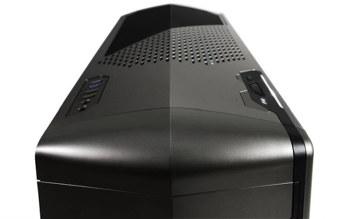 NZXT Phantom 630 Gunmetal, Acrylfenster