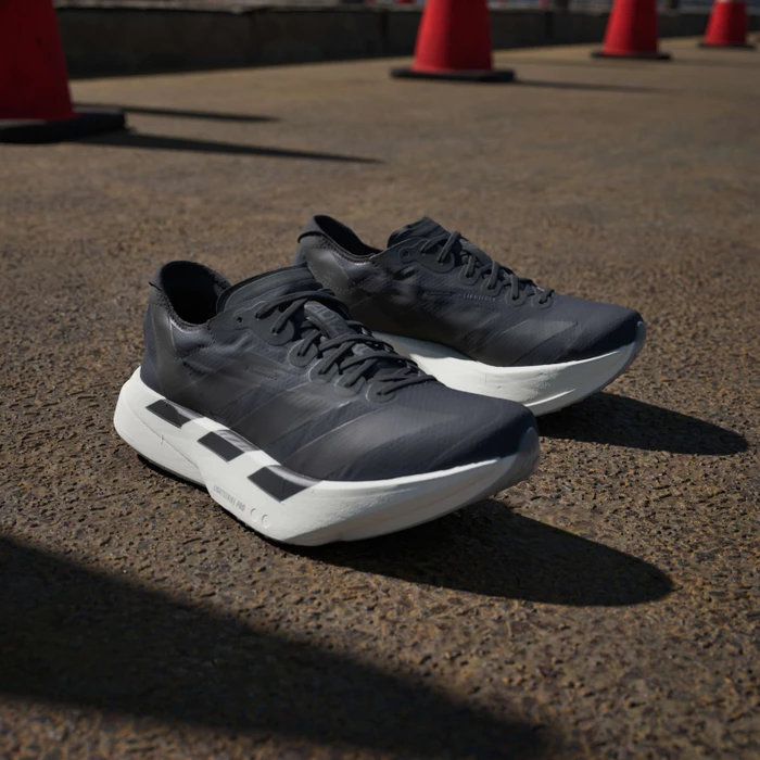 adidas Adizero Adios Pro 4 core black/grey five (Damen)