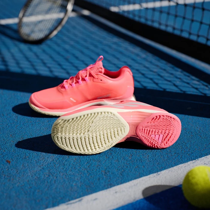 adidas Avacourt 2 lucid red/silver metallic/warm vanilla