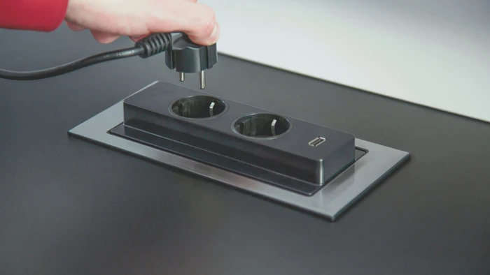 Schulte EVOLine BackFlip mit flachem PlugFix-Stecker, 2-fach, 1x USB-A, 3m, weiß