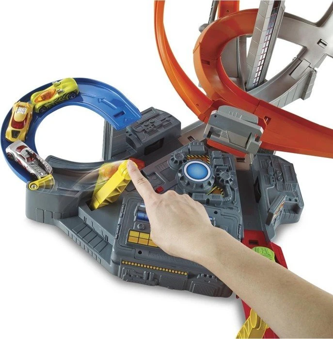 Mattel Hot Wheels Mega-Crash Superbahn
