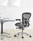 Herman Miller Aeron remastered Bürostuhl, Graphite grau, Größe B, Armlehnen Vinyl, Fußkreuz/Mechanik Alu-poliert Vorschaubild