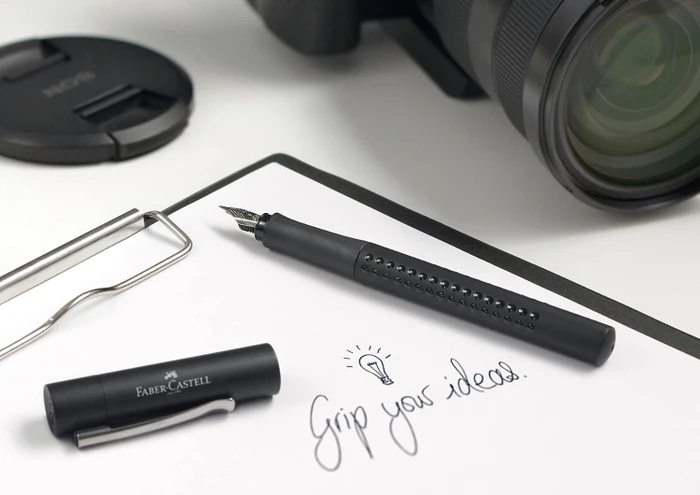 Faber-Castell Füller Grip 2011 schwarz, rechte Hand/linke Hand, fein