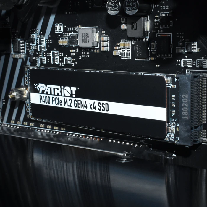 Patriot P400 512GB, M.2 2280 / M-Key / PCIe 4.0 x4, Kühlkörper