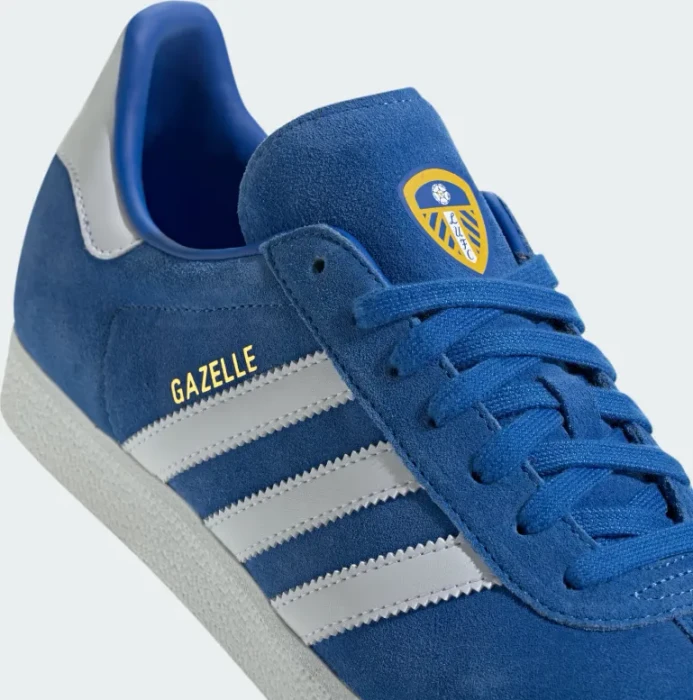 adidas Gazelle Fußball Leeds United FC blue/cloud white/gold metallic (Herren)