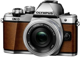 Olympus OM-D E-M10 Mark II braun mit Objektiv M.Zuiko digital ED 14-42mm 3.5-5.6 EZ