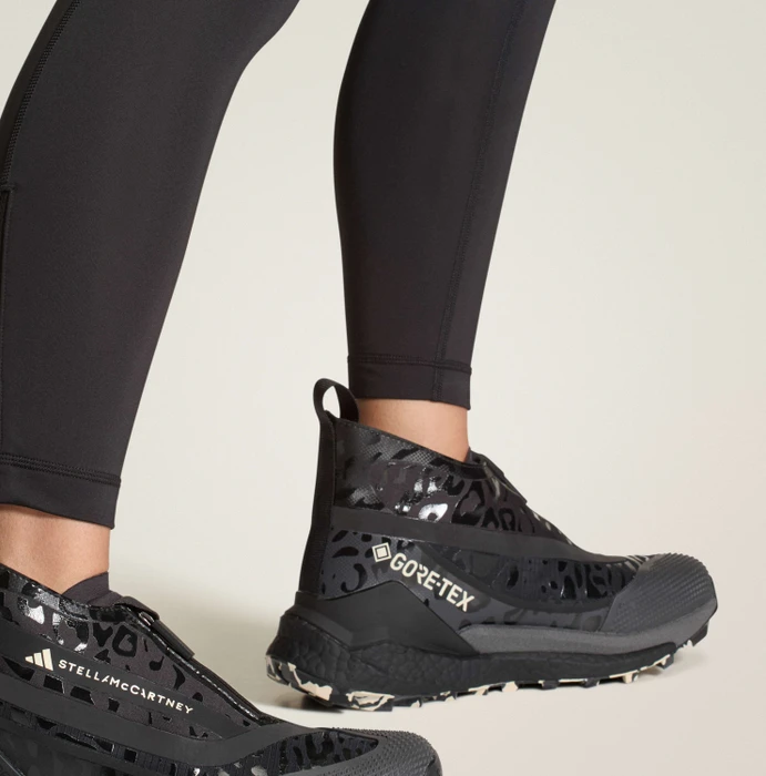 adidas Stella McCartney X Terrex Free Hiker GTX core black/utility black/almond milk/smc (Damen)