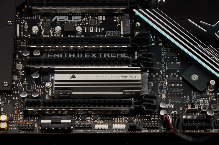 Corsair Force Series MP600 Core 2TB, M.2 2280 / M-Key / PCIe 4.0 x4, Kühlkörper