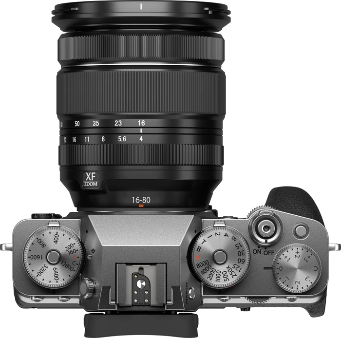 Fujifilm X-T4 silber mit Objektiv Fujinon XF 16-80mm 4.0 R OIS WR