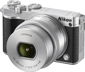 Nikon 1 J5 silber mit Objektiv 1 NIKKOR 10-30mm 3.5-5.6 PD-Zoom VR