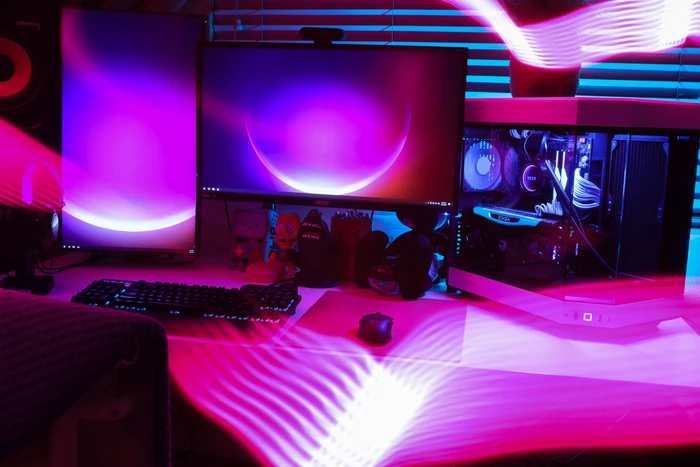 Hyte Y60, rot/schwarz, Glasfenster