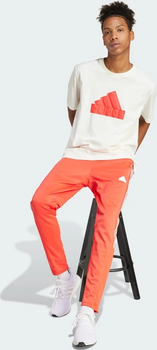 adidas Future Icons Badge of Sport T-Shirt kurzarm off white (Herren)
