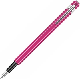 Caran d'Ache 849 purpur lackiert, rechte Hand, mittel