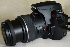 Sony Alpha 230 mit Objektiv 18-55mm 3.5-5.6 DT SAM und 55-200mm 4.0-5.6 DT SAM