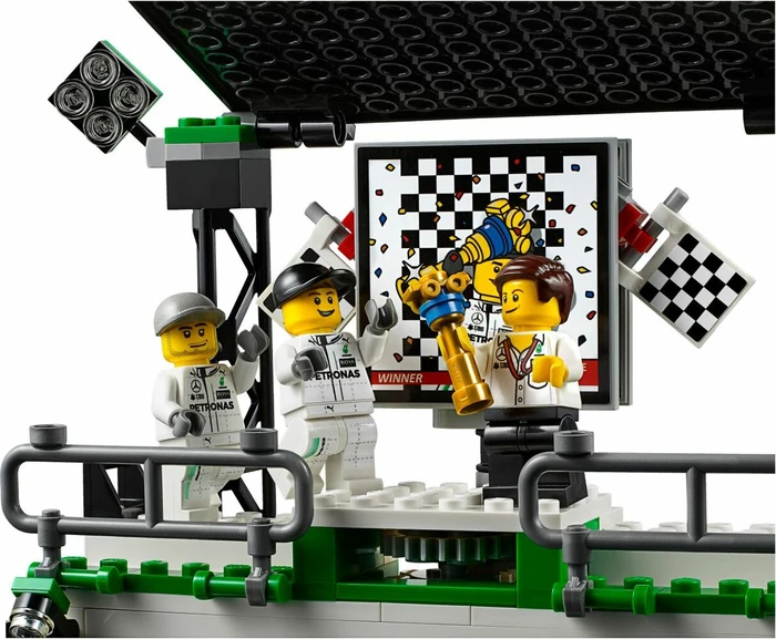 LEGO Speed Champions - Mercedes AMG Petronas Formula One Team