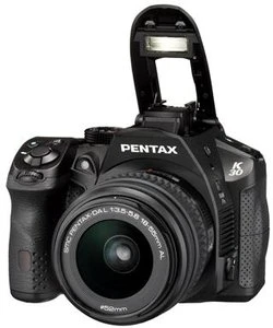 Pentax K-30 schwarz mit Objektiv smc DA 18-55mm 3.5-5.6 AL WR