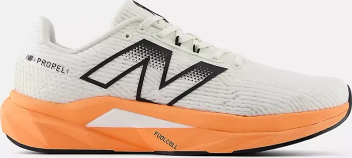 New Balance FuelCell Propel v5 hot mango/sea salt/schwarz (Herren)