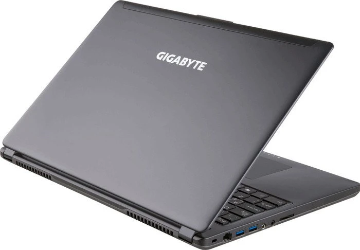 GIGABYTE P35W v5, Core i7-6700HQ, 8GB RAM, 128GB SSD, 1TB HDD, GeForce GTX 970M, DE