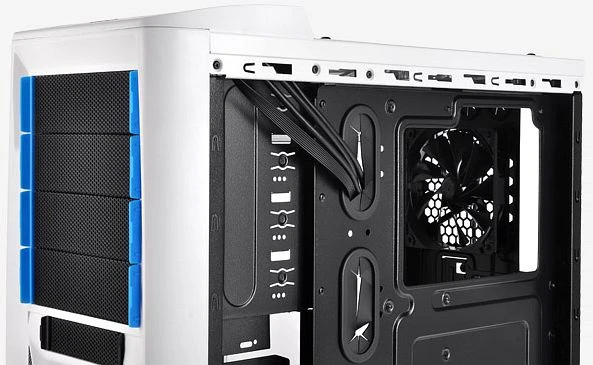 Thermaltake Chaser A41 Snow Edition, Acrylfenster