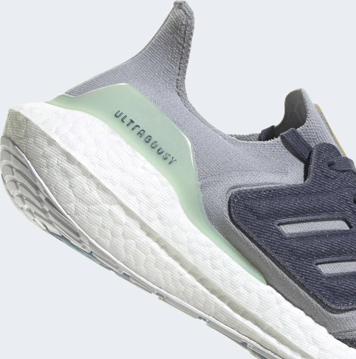 adidas Ultraboost 22 halo silver/shadow navy/linen green (Herren)