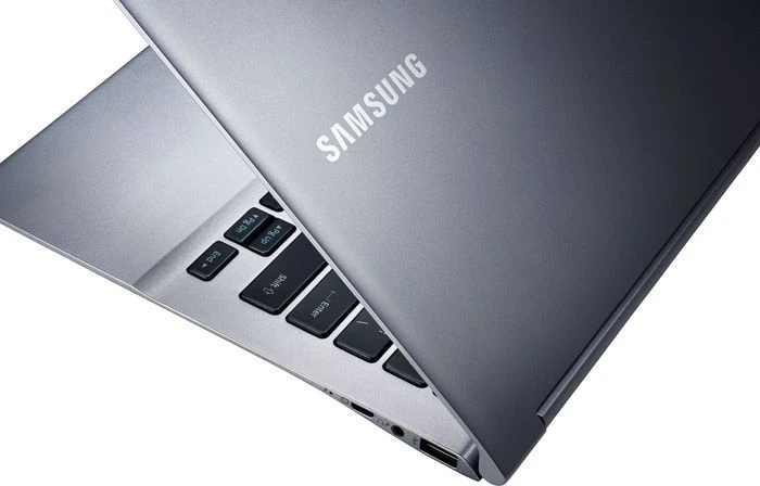 Samsung 900X3D, Core i5-2537M, 4GB RAM, 128GB SSD, DE