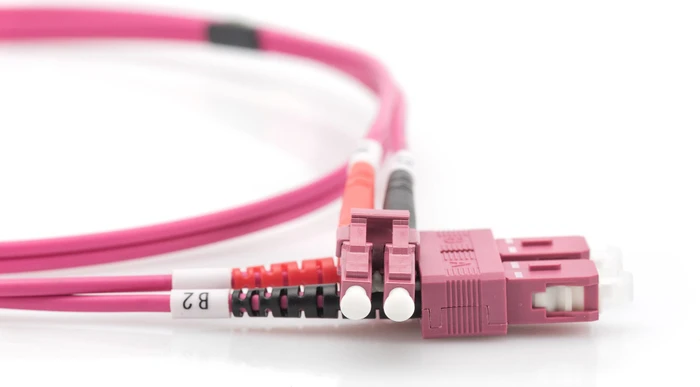 Digitus LWL Duplex Kabel, OM4, 2x LC Stecker/2x SC Stecker, 3m, violett