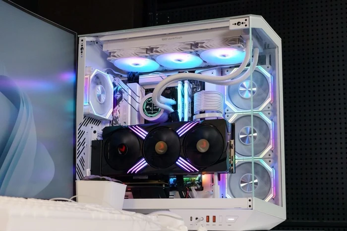 DarkFlash DY470 Ice White, inkl. Lüfter, Glasfenster