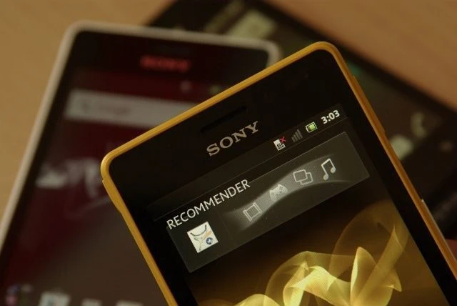 Sony Xperia go gelb