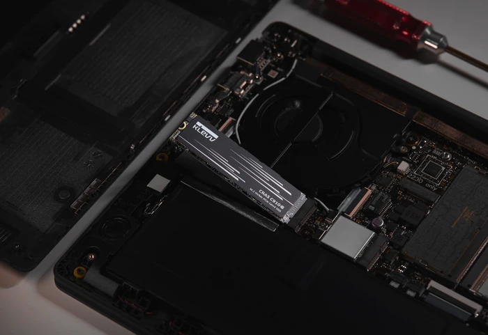 Klevv Cras C910G 4TB, Graphene, M.2 2280 / M-Key / PCIe 4.0 x4, Heatspreader
