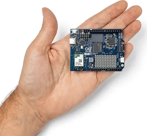 TRU Components Volta Arduino UNO Q Set (4 GB / 32 GB eMMC) 4 x 2.0 GHz inkl. Hutschienennetzteil