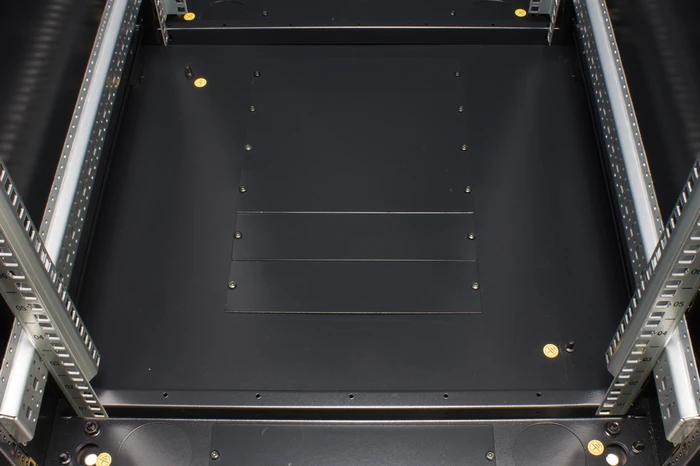 Rockstable 19" Serverschrank 32HE, Gitternetztür, IP2X, schwarz, 800mm tief
