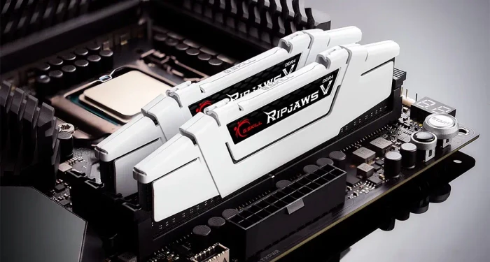 G.Skill RipJaws V weiß UDIMM 32GB Kit, DDR4-3600, CL18-22-22-42